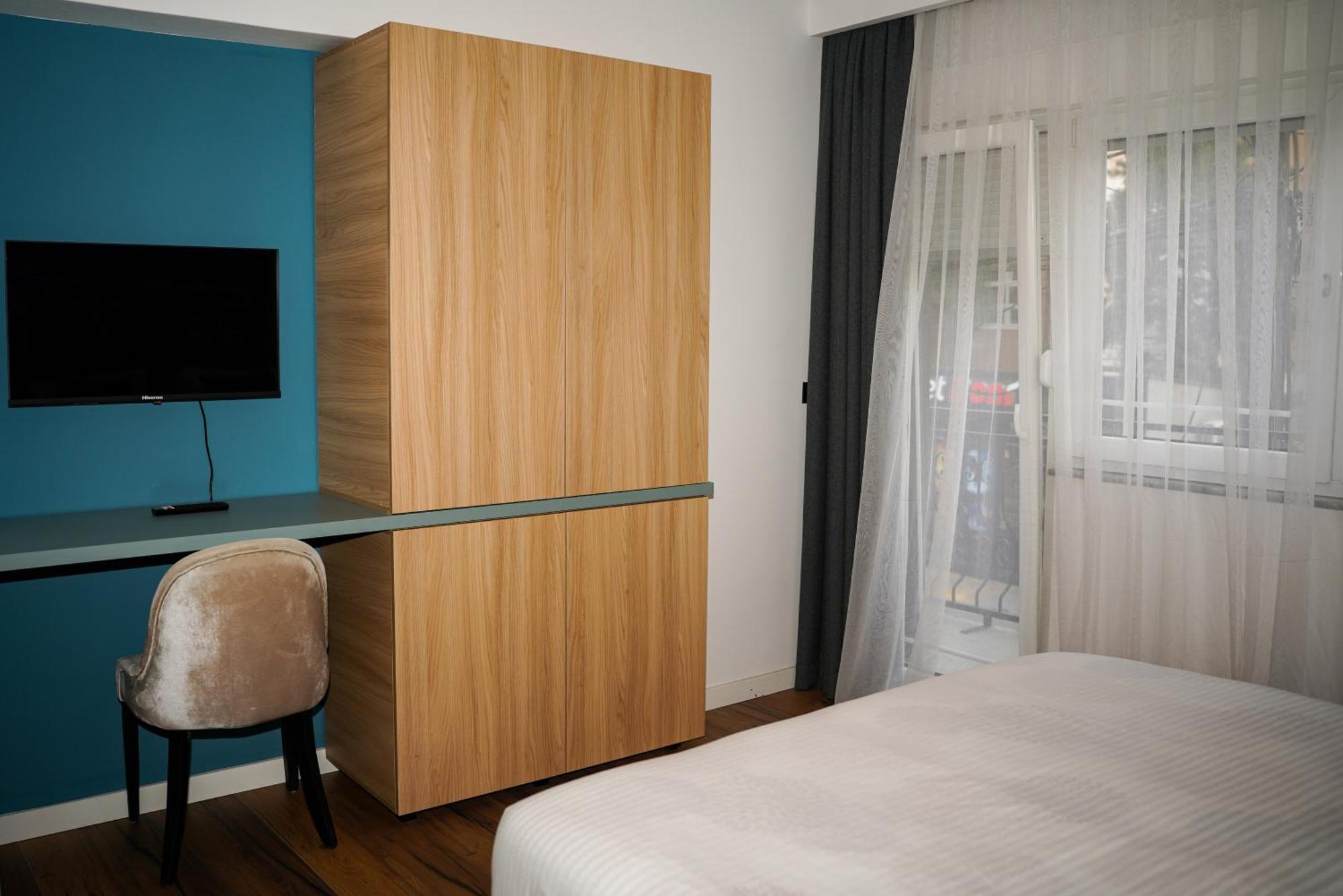 Ten Guest House Pristina Extérieur photo