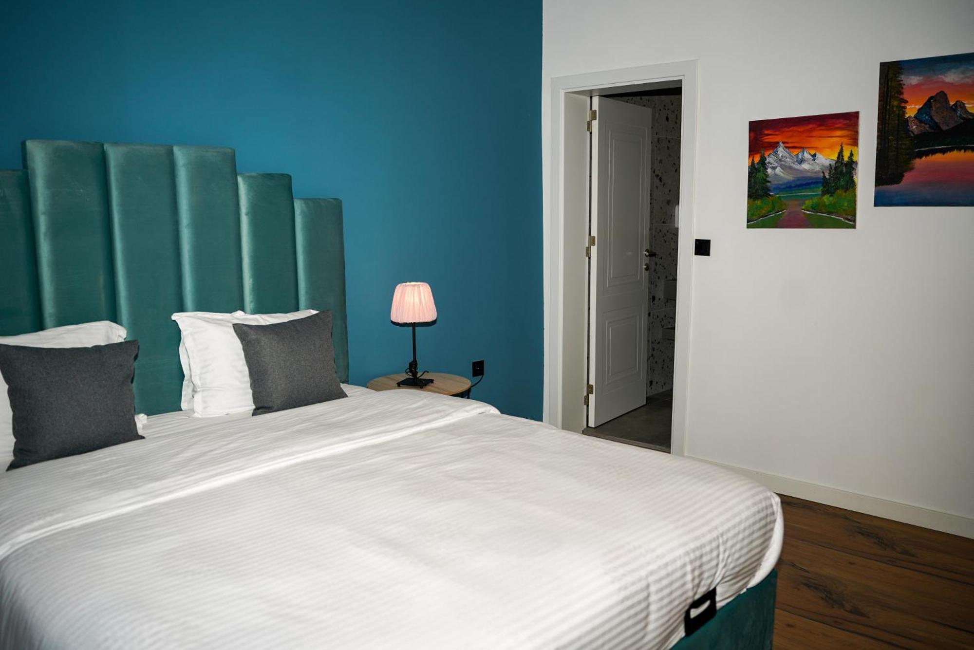 Ten Guest House Pristina Extérieur photo
